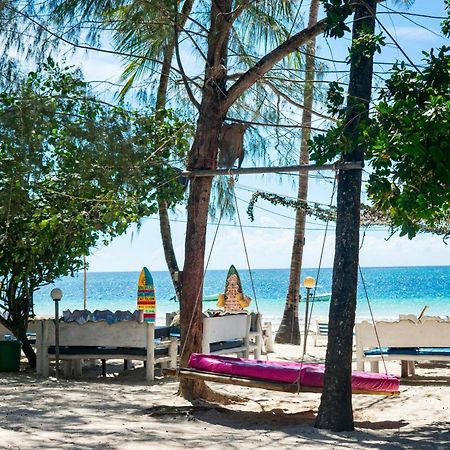 Soul Breeze Beach Resort Diani Beach Exteriör bild