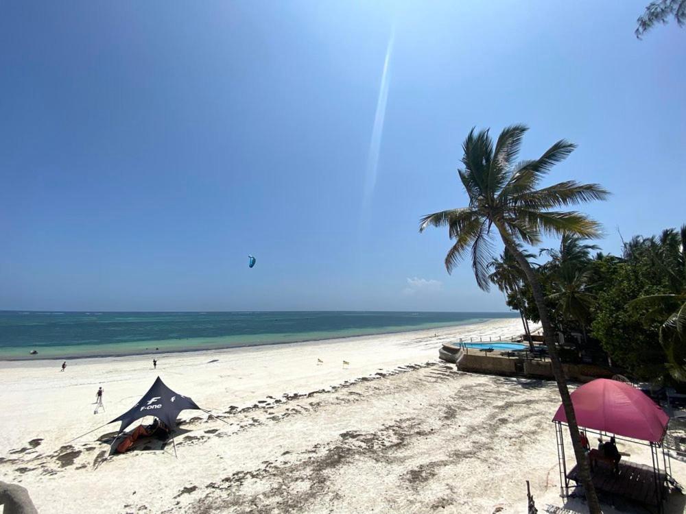 Soul Breeze Beach Resort Diani Beach Exteriör bild