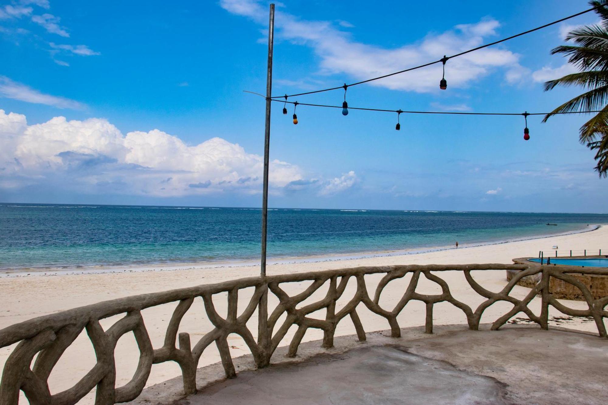 Soul Breeze Beach Resort Diani Beach Exteriör bild