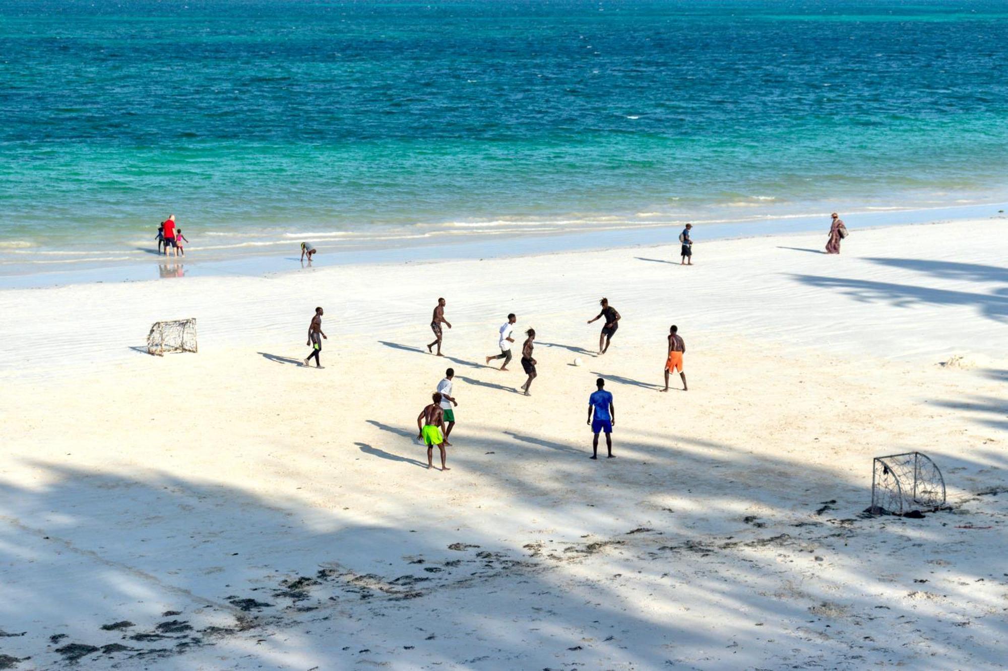 Soul Breeze Beach Resort Diani Beach Exteriör bild